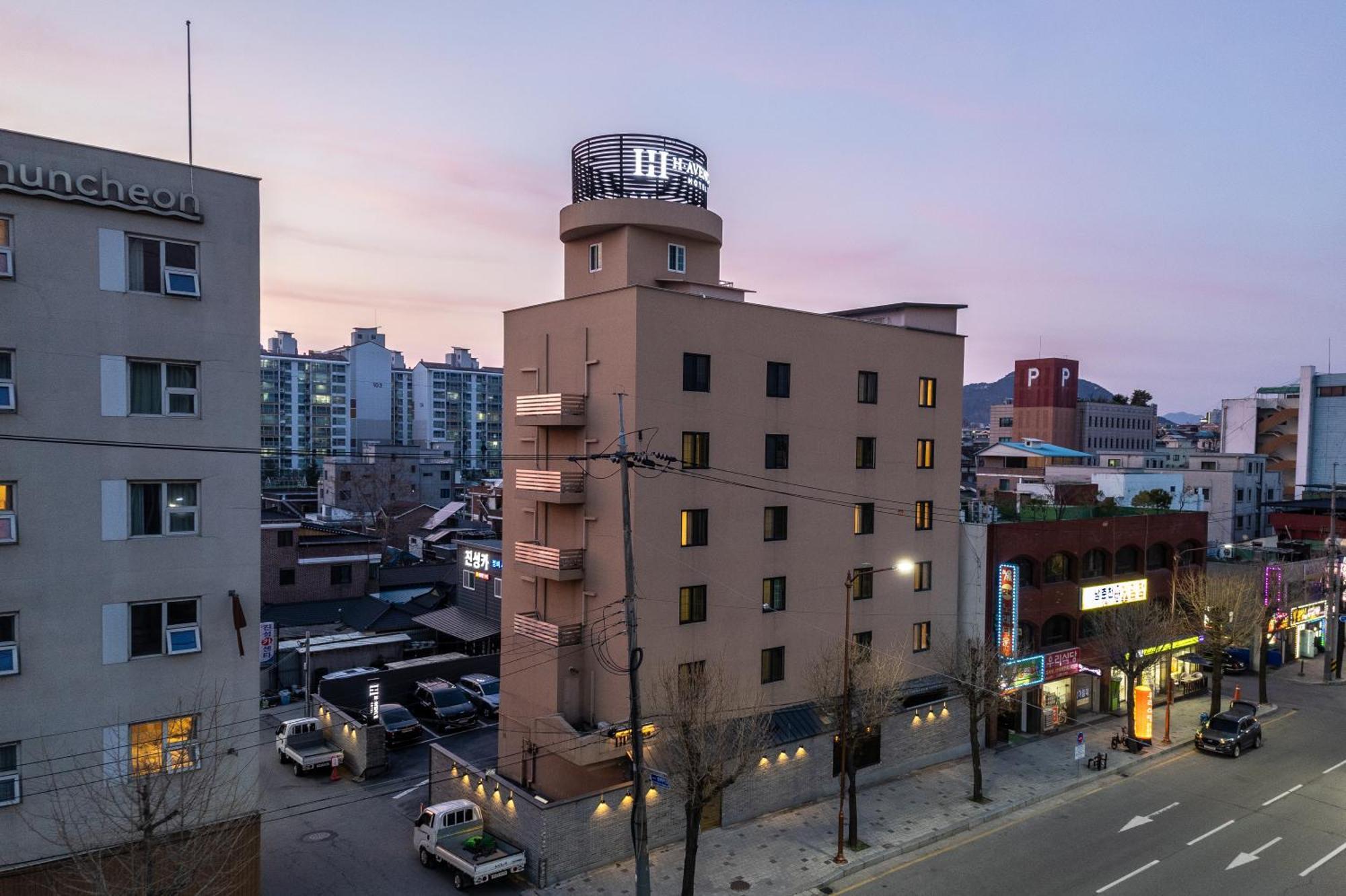 H Avenue Chuncheon Hotel Екстериор снимка