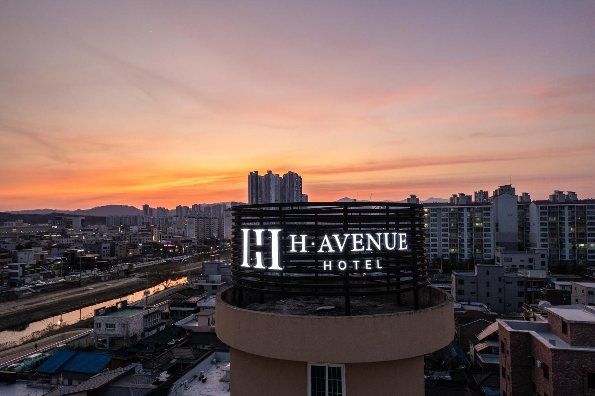 H Avenue Chuncheon Hotel Екстериор снимка