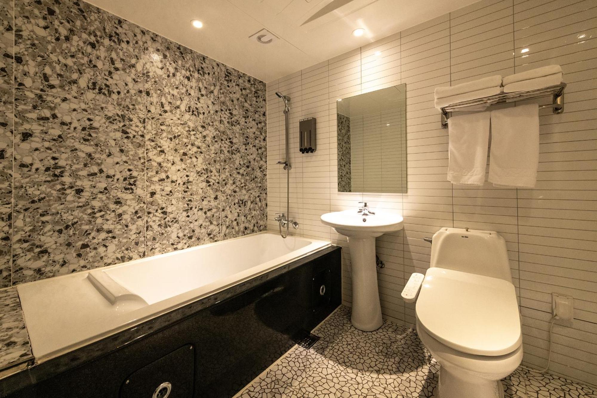 H Avenue Chuncheon Hotel Екстериор снимка