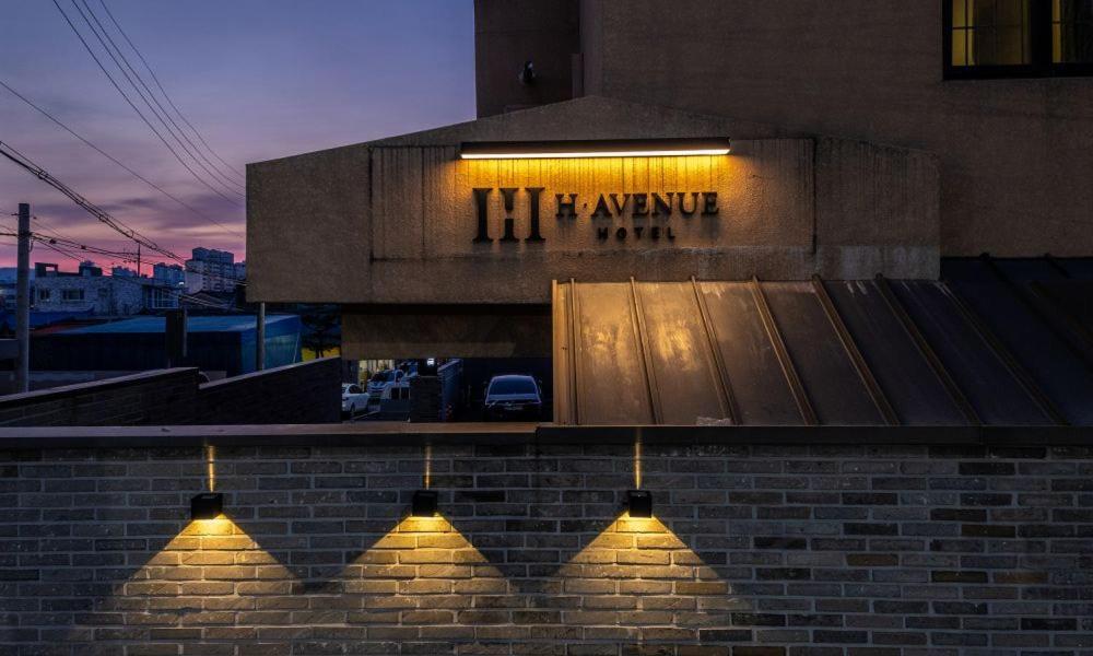 H Avenue Chuncheon Hotel Екстериор снимка